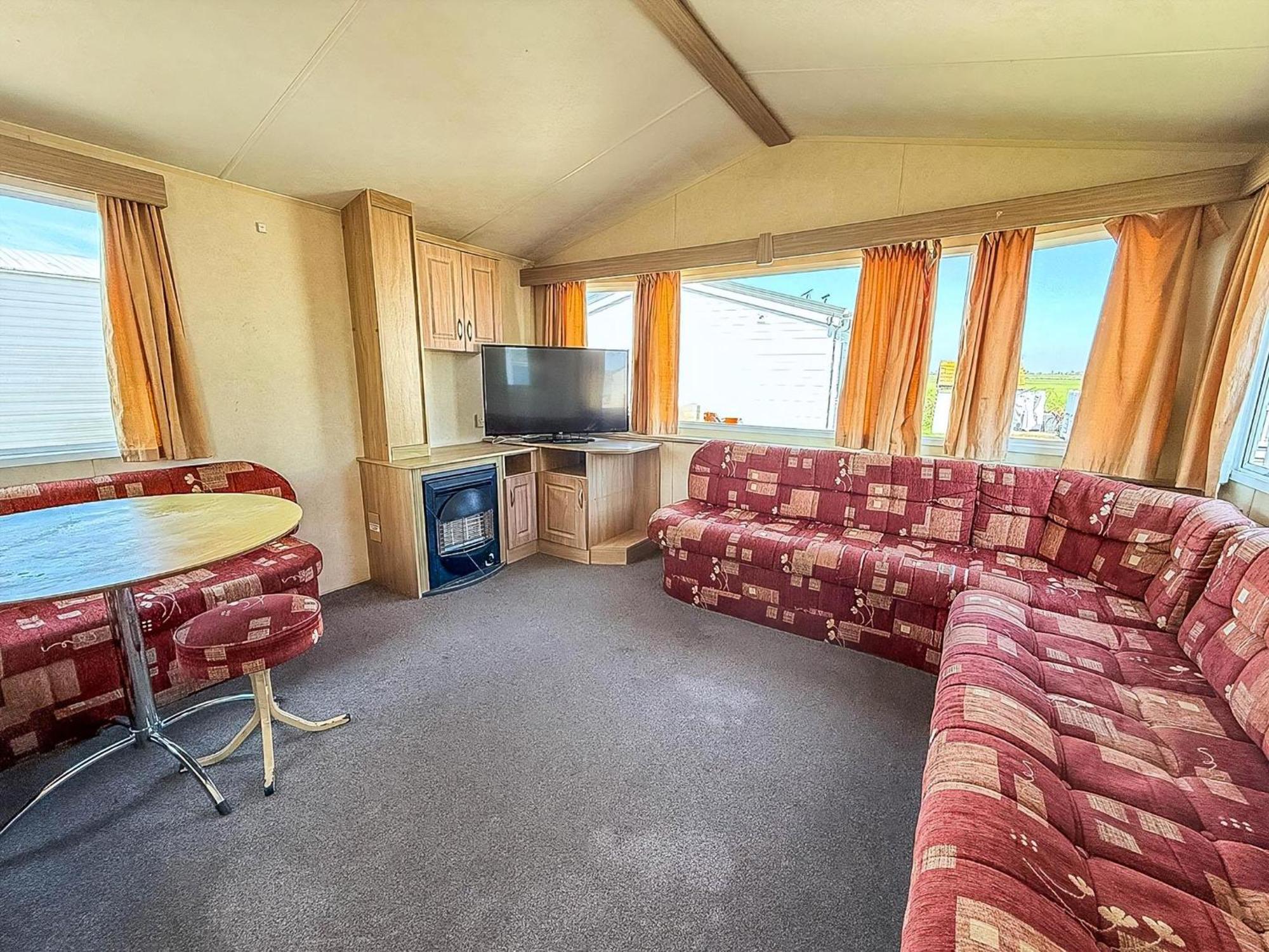 Superb Caravan At Seawick Holiday Park, Sleeps 8 Ref 27202Sw Clacton-on-Sea Exterior photo